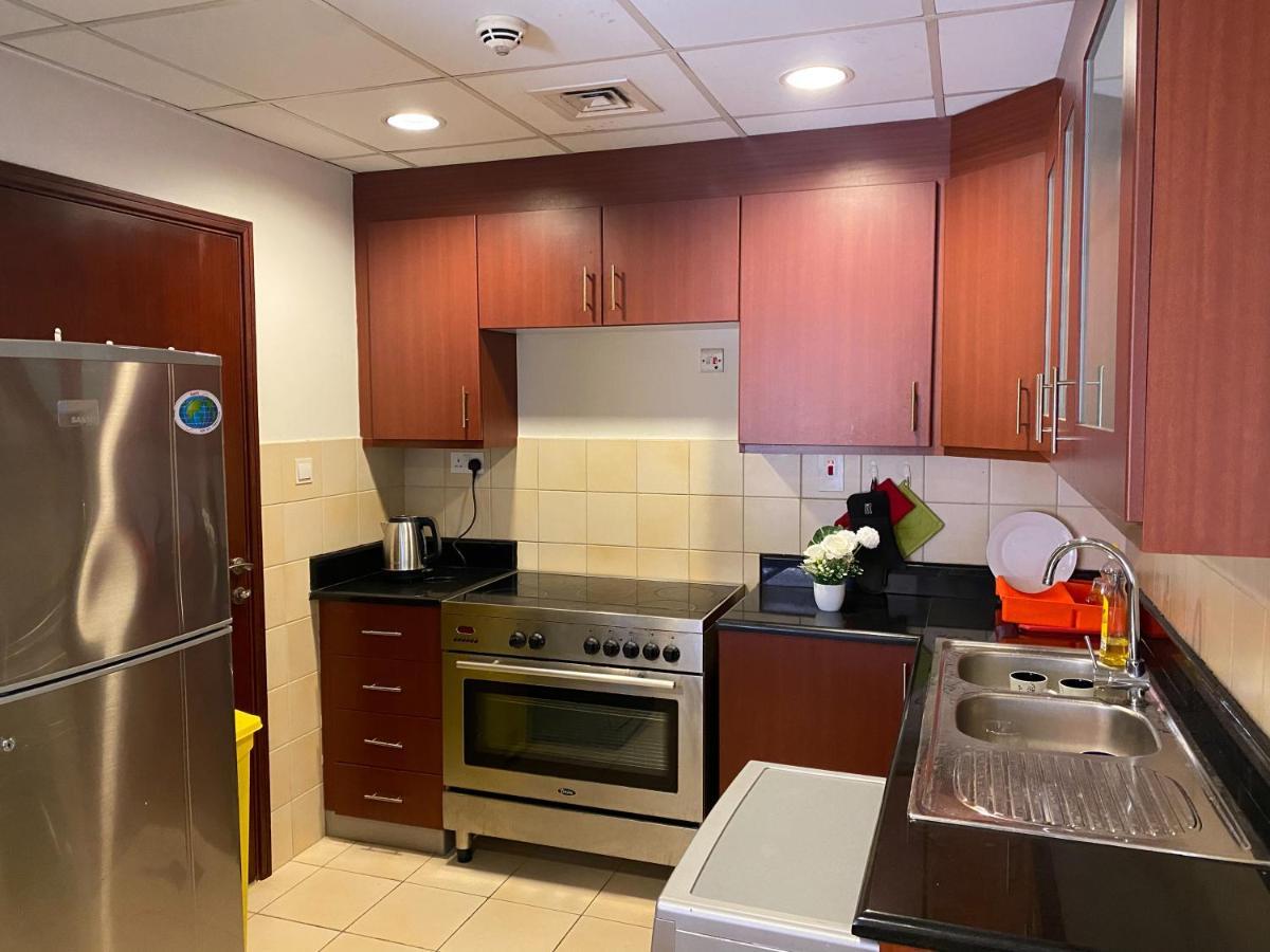 Lunar Hostel Plus Дубай Екстер'єр фото