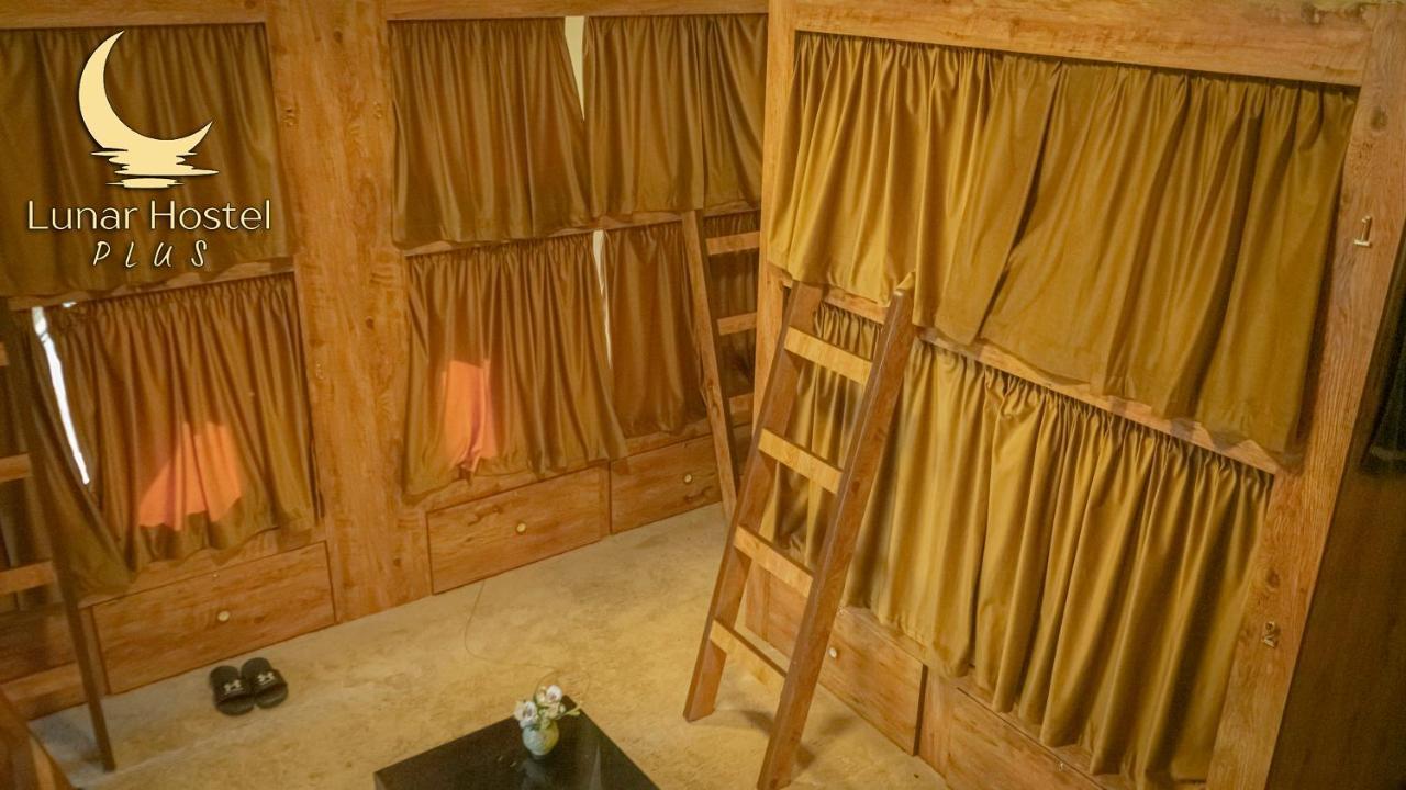 Lunar Hostel Plus Дубай Екстер'єр фото