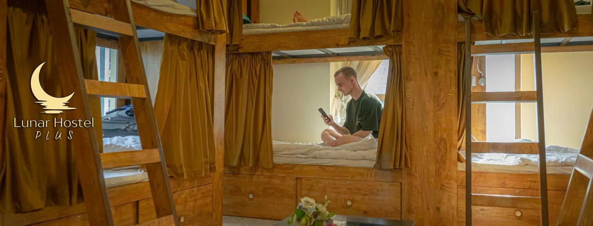Lunar Hostel Plus Дубай Екстер'єр фото