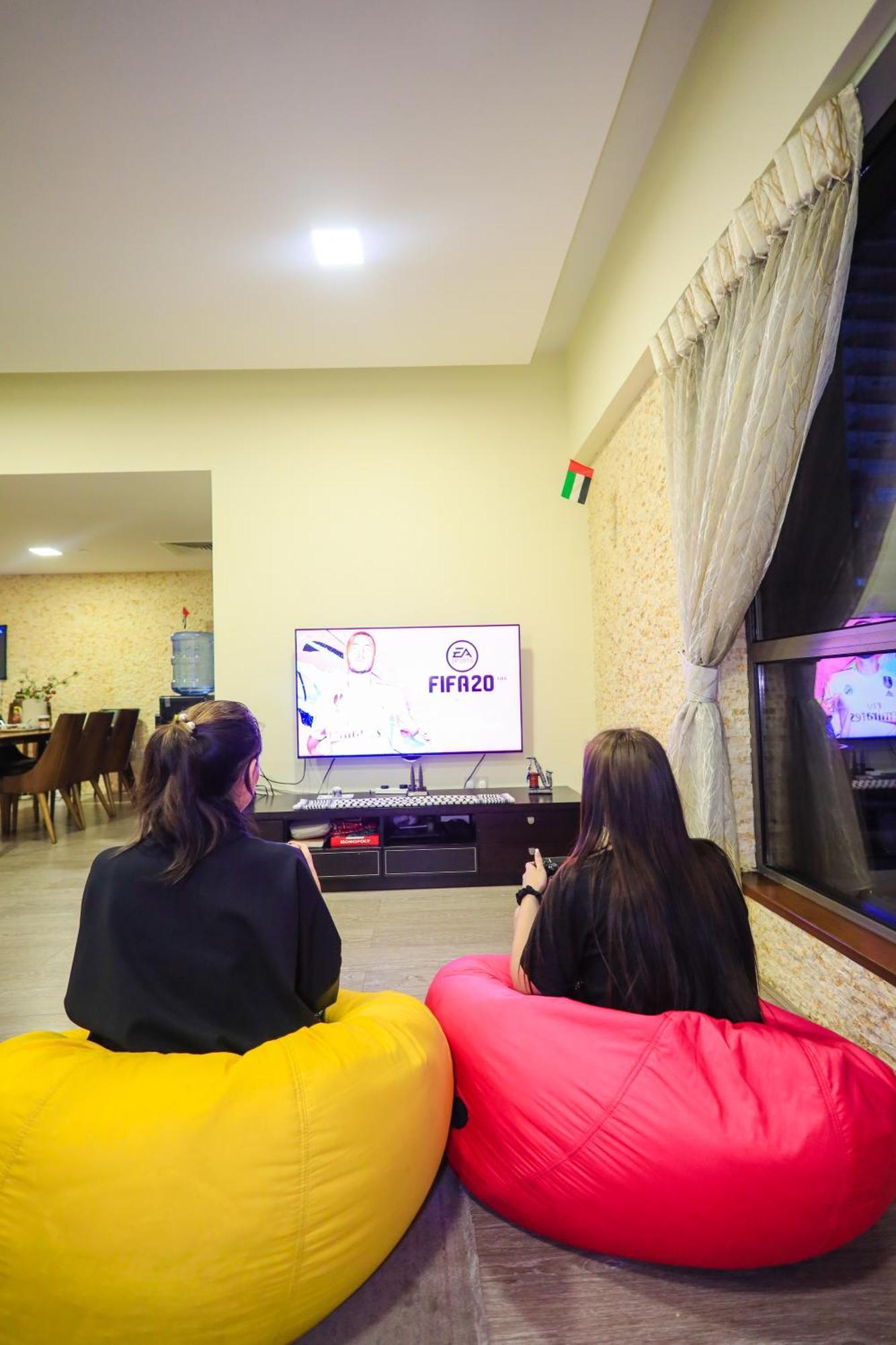 Lunar Hostel Plus Дубай Екстер'єр фото