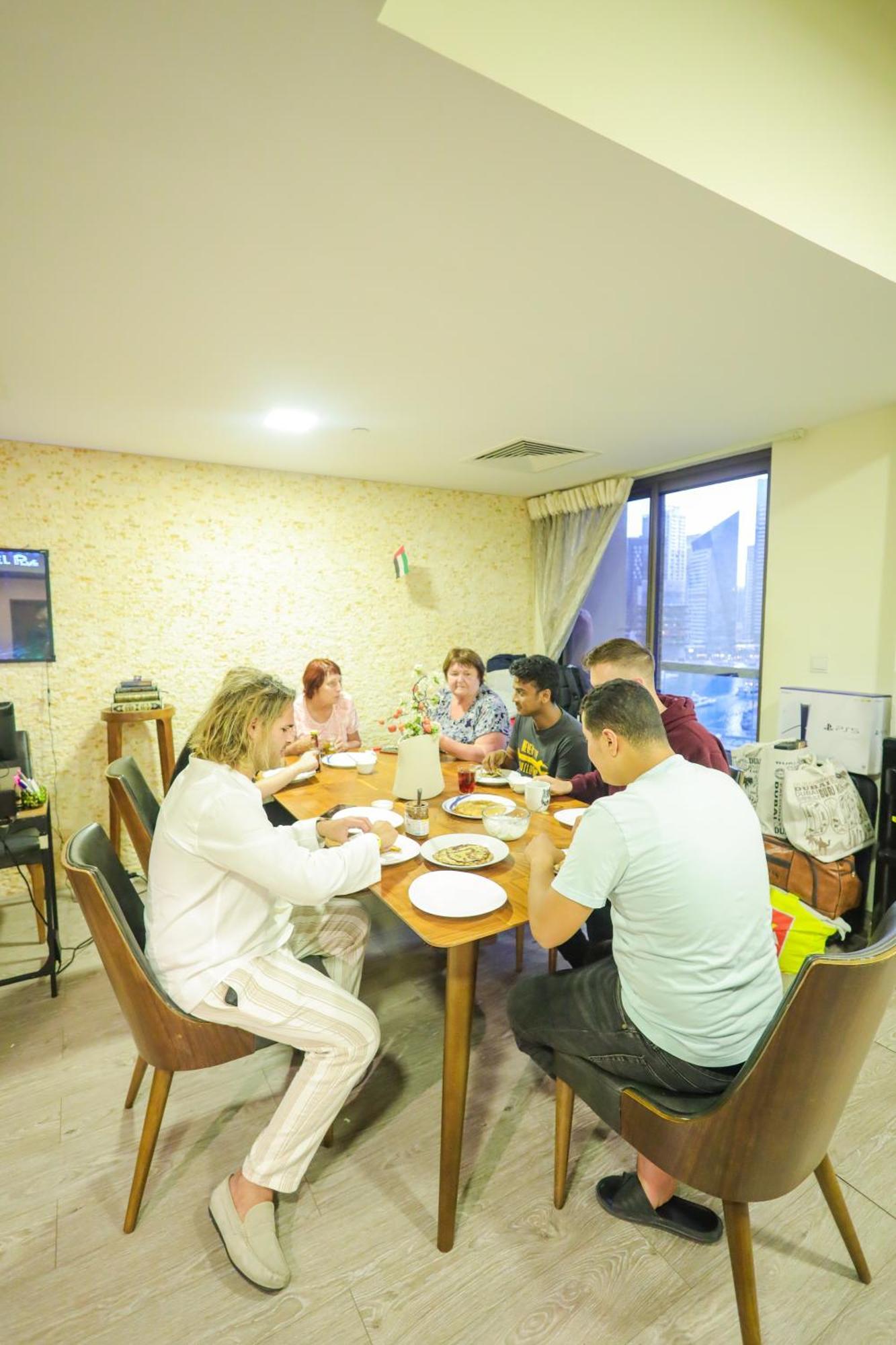 Lunar Hostel Plus Дубай Екстер'єр фото
